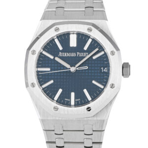 There's power in simplicity and this Royal Oak ref.15510ST.OO.1320ST.06 proves it. This good-looking watch has the basic time and date feature housed on a 41mm stainless steel, on stainless steel bracelet. What makes this timekeeper a standout is its "Bleu Nuit, Nuage 50" face that mirrors that of the original model from 1972. The dial has a "Grande Tapisserie" pattern, with luminous white gold index hour markers and hands, and a discreet date window at 3 o'clock. Powering the watch is the new generation automatic winding caliber 4302 that you can view from the transparent caseback. This pre-owned Audemars Piguet Royal Oak Blue Dial Watch 15510ST.OO.1320ST.06 is accompanied by papers and the manufacturer's box.