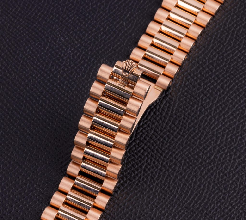 How many links does a Rolex come with?