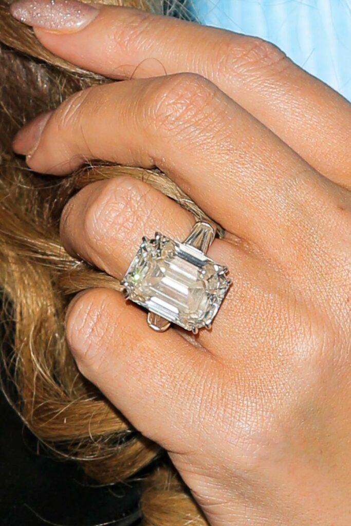 Mariah Carey sells 35-carat diamond engagement ring from ex-fiance James Packer