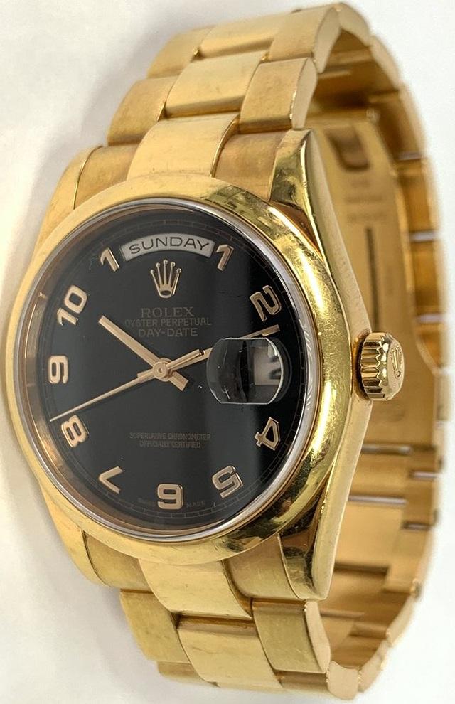 118205 circa 2003, pre-Everose gold, showing signs of yellowing. Photo credit: Master Luxury USA