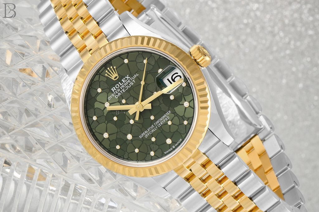 The floral motif DJ31 is one of the most popular two-tone ladies Rolex watches in the current lineup