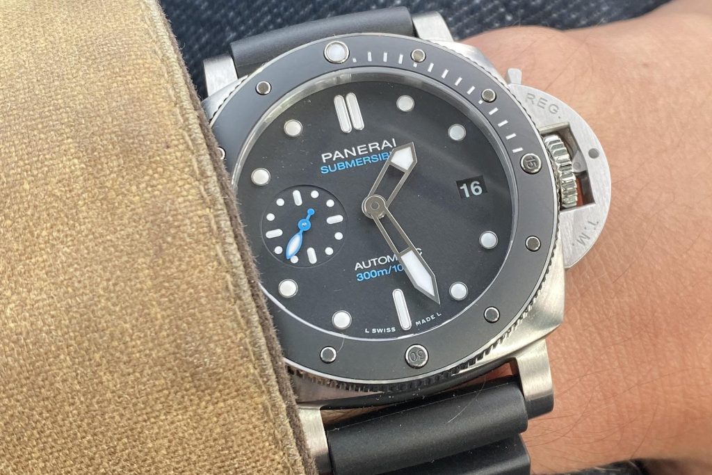PAM 683 is the entry-level Panerai Submersible model