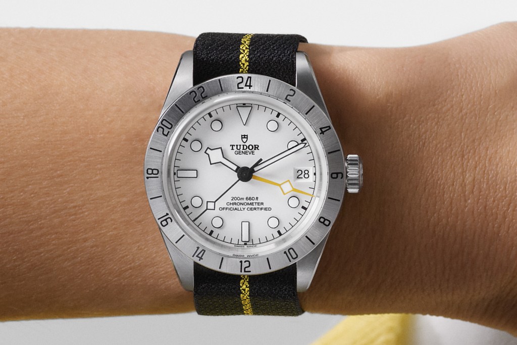 opaline dial close up