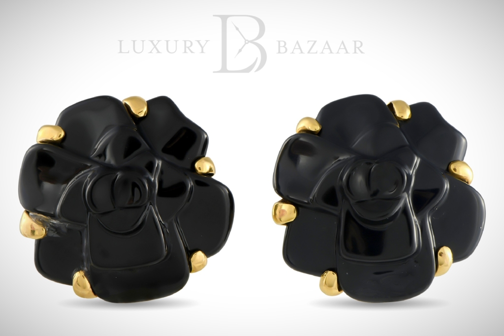 "Camelia" earrings from Chanel, who has long been one of the world's top jewelry brands