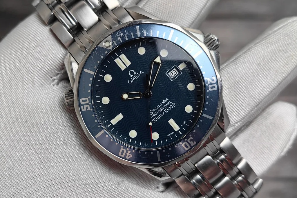 One of the best luxury quartz sports watches of the past 3 decades: the Goldeneye Seamaster