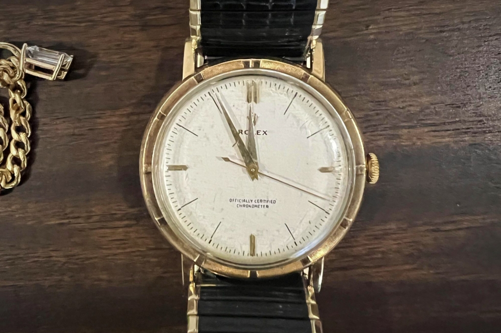The Metropolitan is a thin dressy vintage Rolex with straight lugs