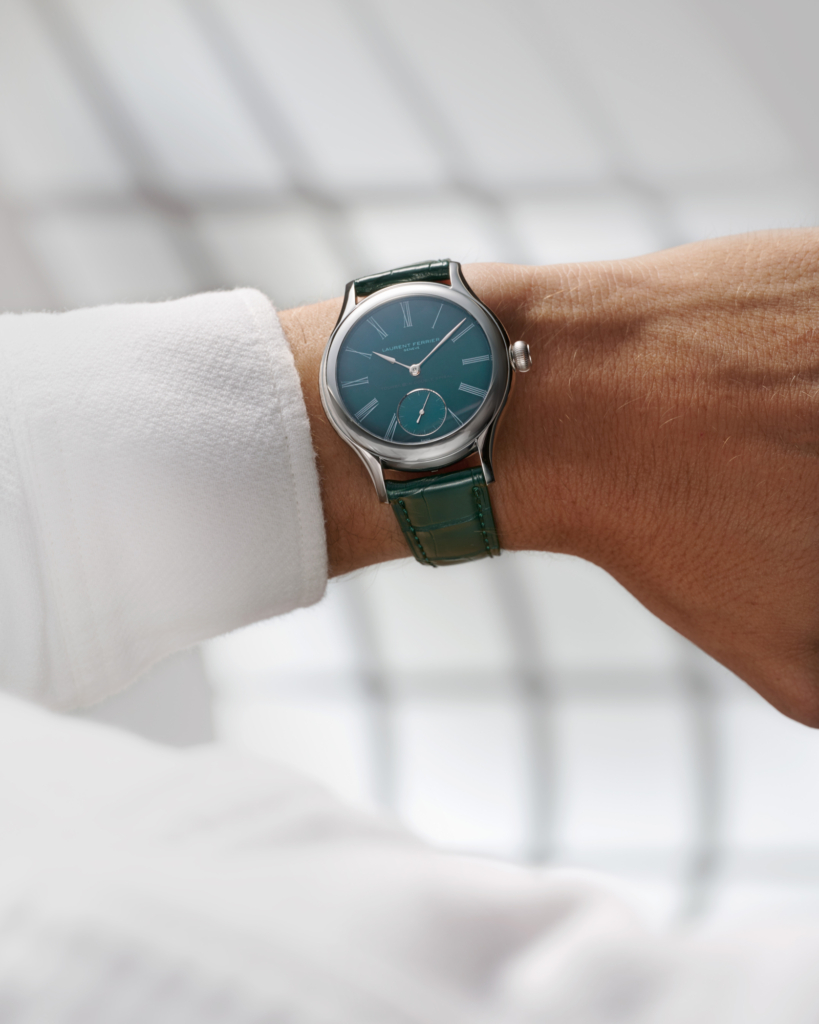 Série Atelier VII Classic Tourbillon Teal wrist shot