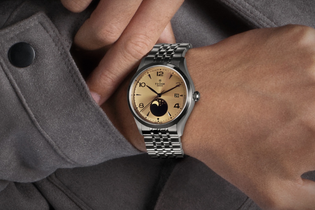 Champagne Tudor 1926 Luna on Jay Chou's wrist
