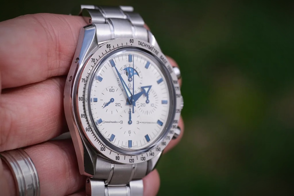 Omega Speedmaster Broad Arrow Moonphase with white dial, ref. 3575.20.00 