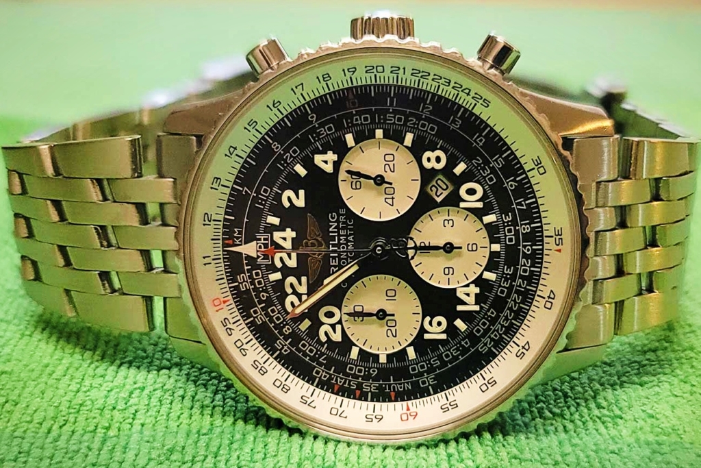 Ref. A22322, a third-generation Breitling Navitimer Cosmonaute