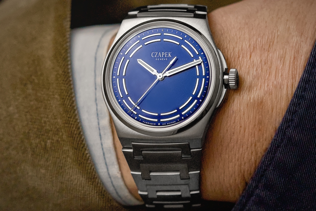 2026 Czape Antarctique Dark Sector Cosmic Blue