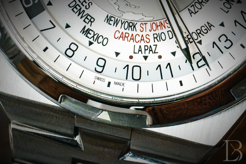 Align the marker of the desired (home) time zone with the triangle on the bezel at 6 o'clock, then set the time.