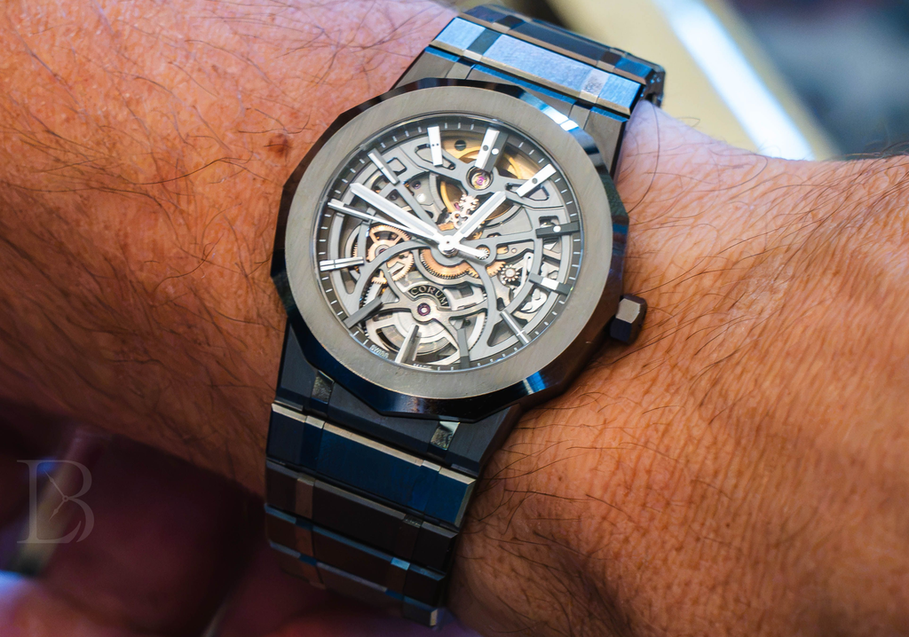 This grey anthracite ceramic version of the Admiral 39 Skeleton debuted at Geneva Watch Days 2026.