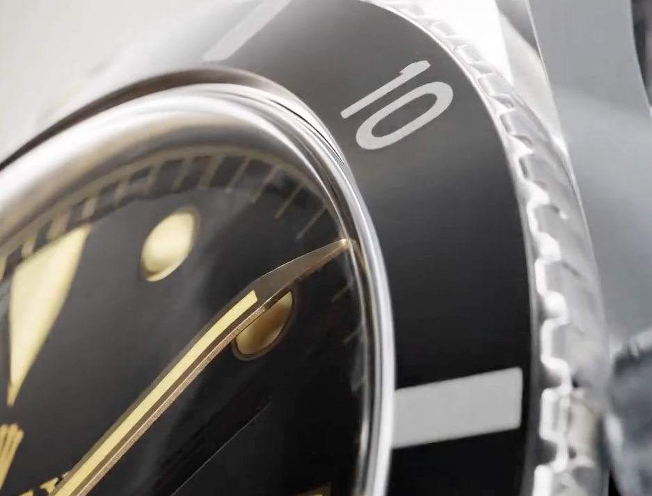 Rolex Submariner 6204 bezel insert close-up