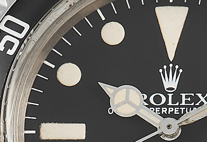 White text + no hour surrounds = matte dial (with few exceptions)